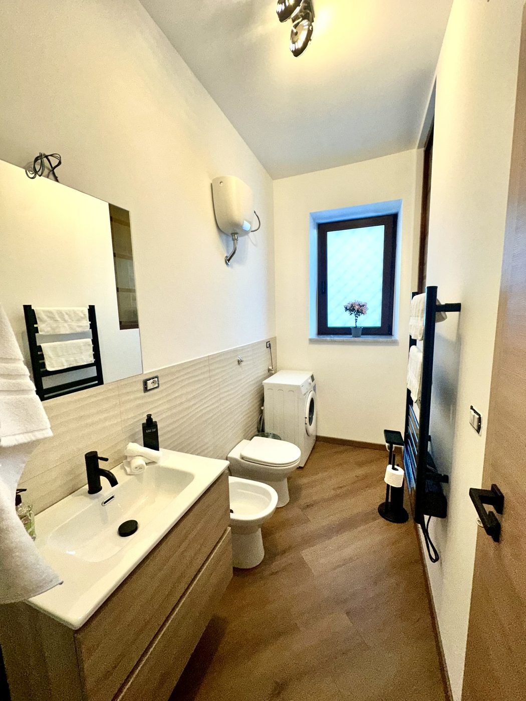 Casa del Monte &mdash; large bathroom with washer