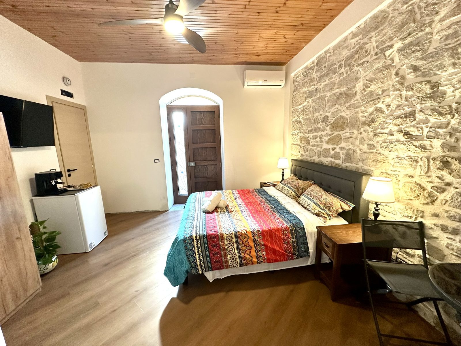 San Vito &mdash; stone suite